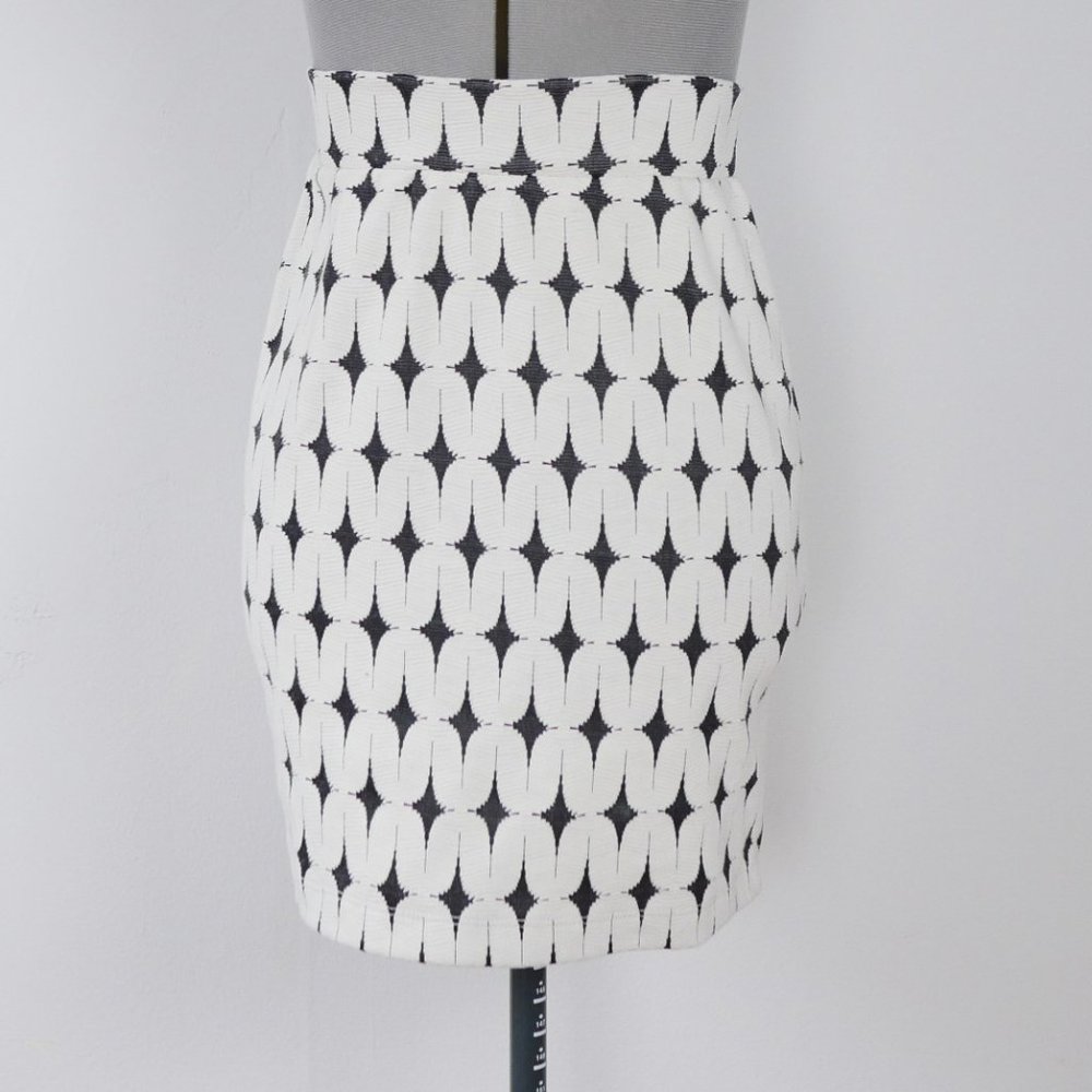 Renee C Ivory abd Black Geo Print Knee Length Pencil Skirt Size Small